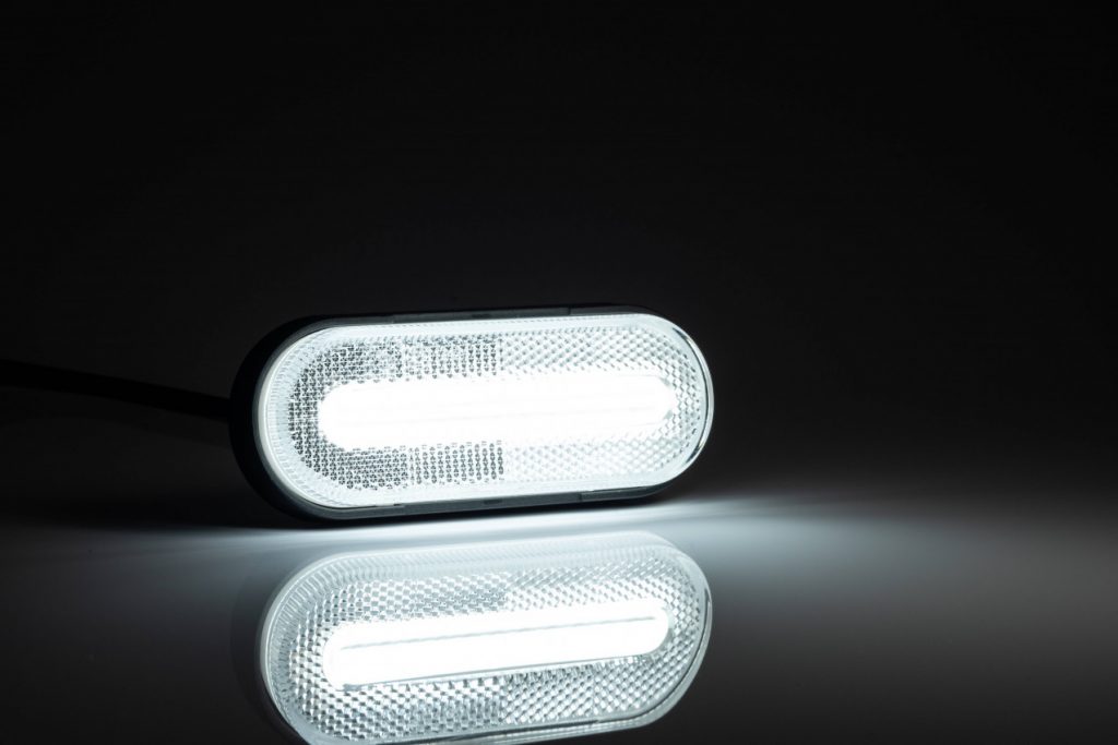 Svítilna přední obrysová LED Fristom FT-070, 12-36V, na držáku, č. 222666, rozsvícené
